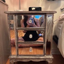 Mirrored End Table/Nightstand 19”