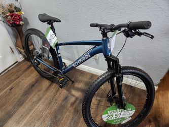 Schwinn Bike Aluminum Axum 27.5 8 Speed Mont Sports New Ready To Ride good condition