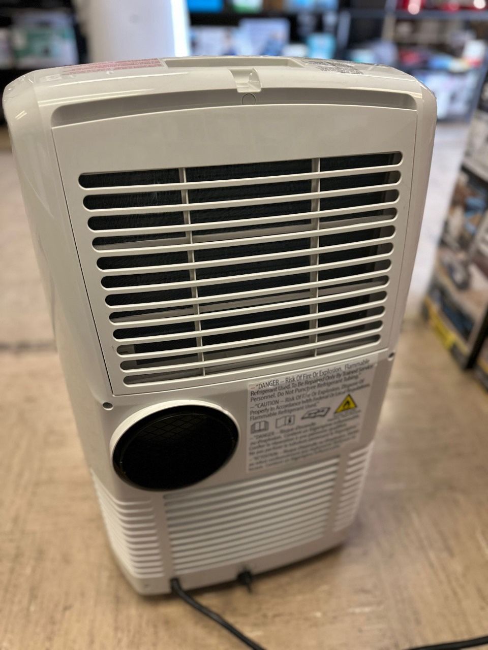 DELONGHI Pinguino 115 Volt PACAN370G1W 1AL 500 Sq. ft. Portable Air Conditioner 12,000 BTU White ADO #:W 8106 Open Box .Price is Firm. Description : Home & Garden