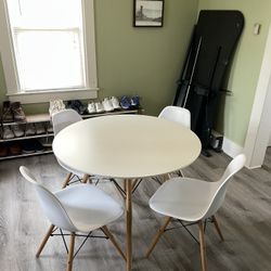 Dining Table And Chair Set 