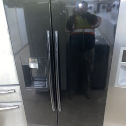 Samsung Side-by-side Black Good Condition We Delivery 36x68