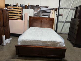 Queen bed $260