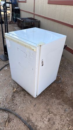 Mini refrigerator