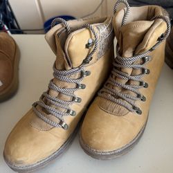 Combat boots