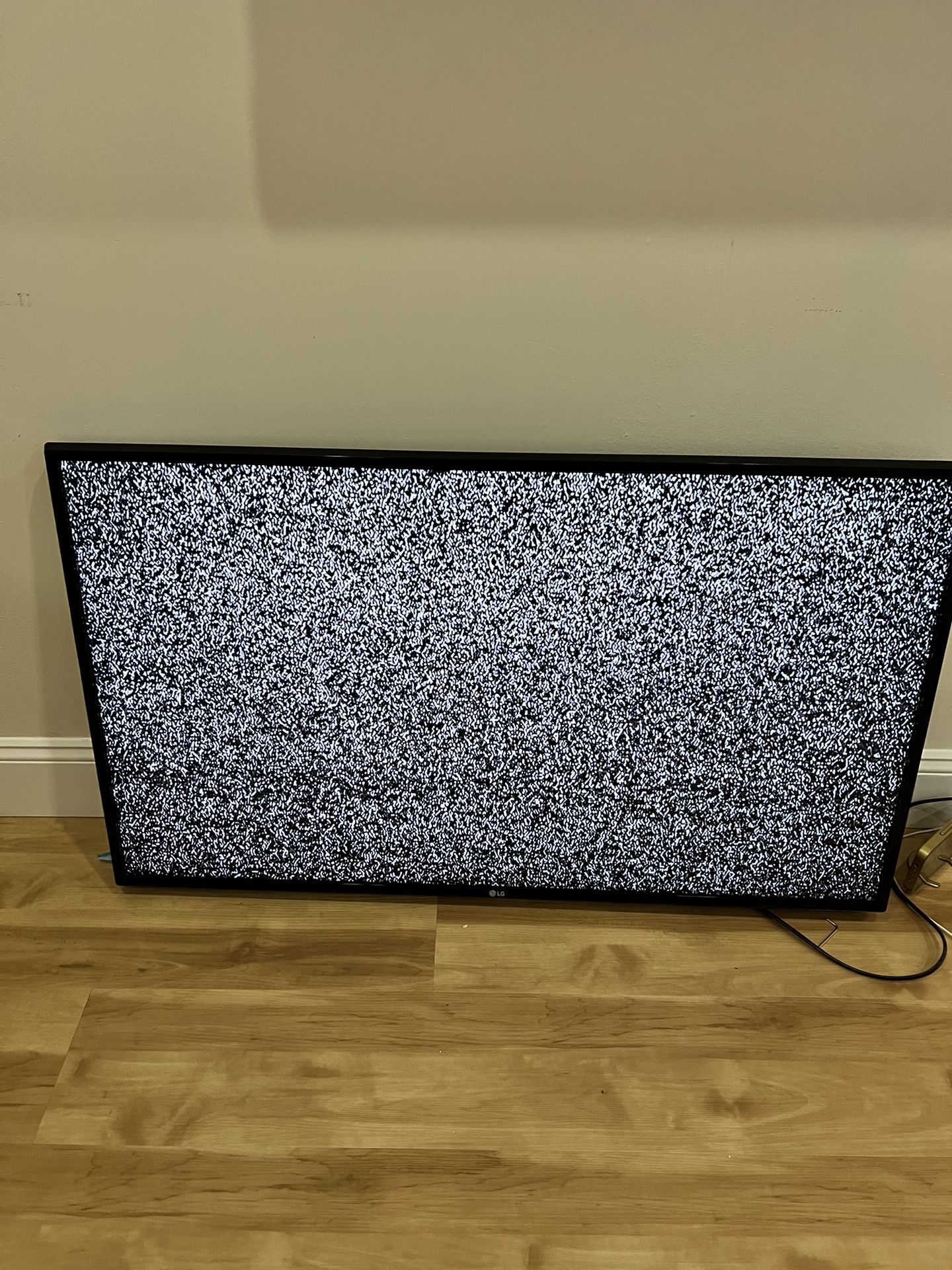 44” LG TV