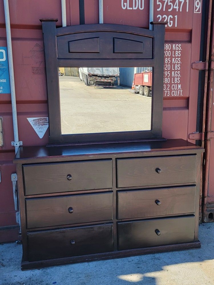 Solid Wood Dresser With Mirror
