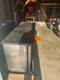 Refrigerator with custom counter