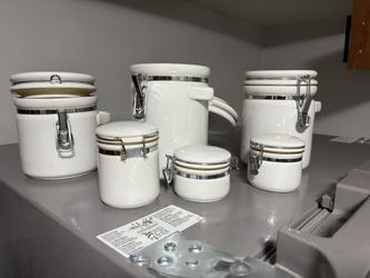 Locking Food Storage Canisters 