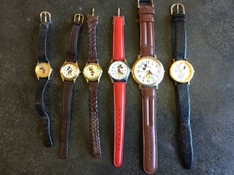 Watches Mickey and Minnie  and snoopy