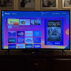 SCEPTRE 55" Curved 4K UHD TV w/Full Roku Express 4K+ Streaming Smart Device — Clean!