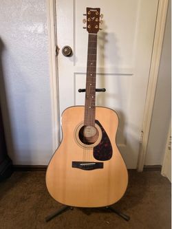 Yamaha F335 Acoustic Guitar