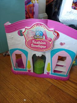 Shopkins playsets and over 25 shopkins