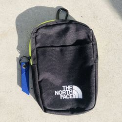 NEW!👉🏻The North Face Bag Pouch with Carabiner (Silver Lake)