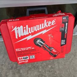 Milwaukee M12 12-Volt Lithium-lon Force Logic Cordless Press Tool Kit (3 Jaws Included) with Two 1.5