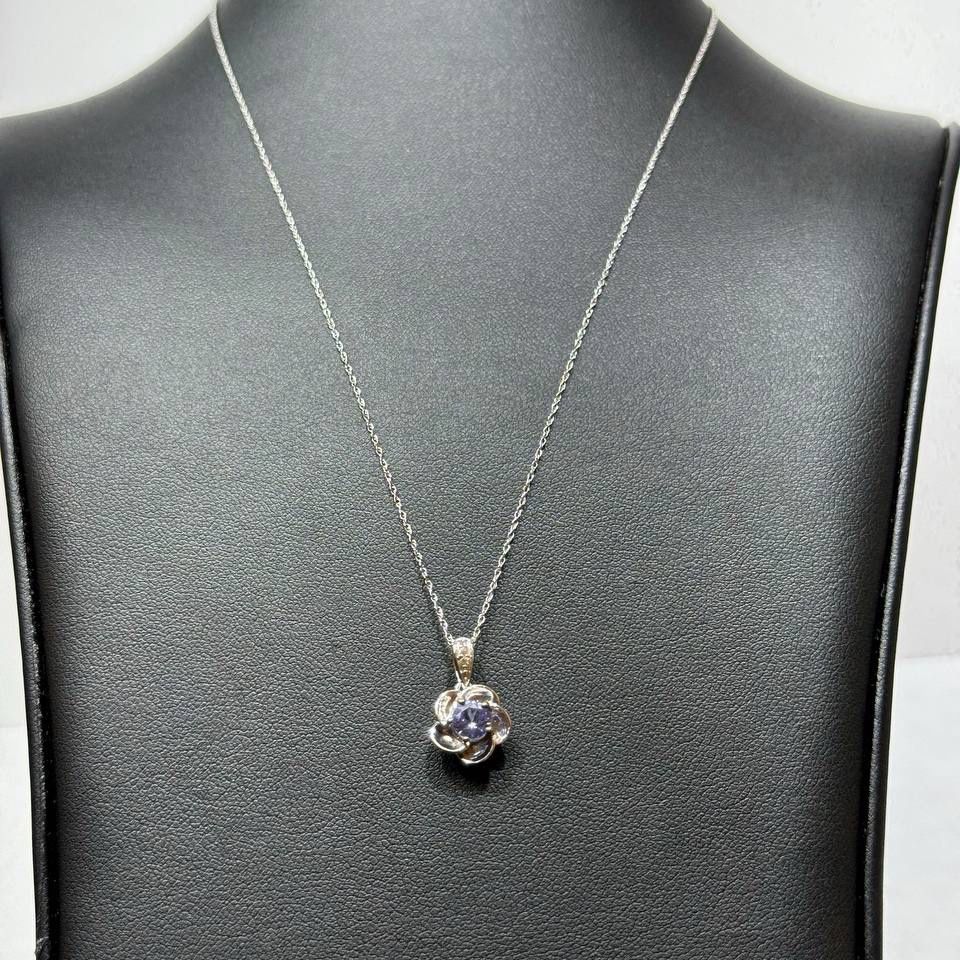 10k white gold 0.5 Ct. Blue Sapphire diamond flower Pendant with chain