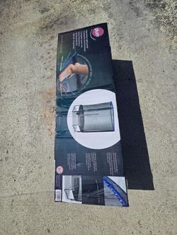 trampolín junior con luces interactivas y red de protección de la marca Plum