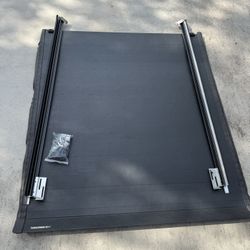 RealTruck/BAK Folding Tonneau Cover - Excellent Condition!