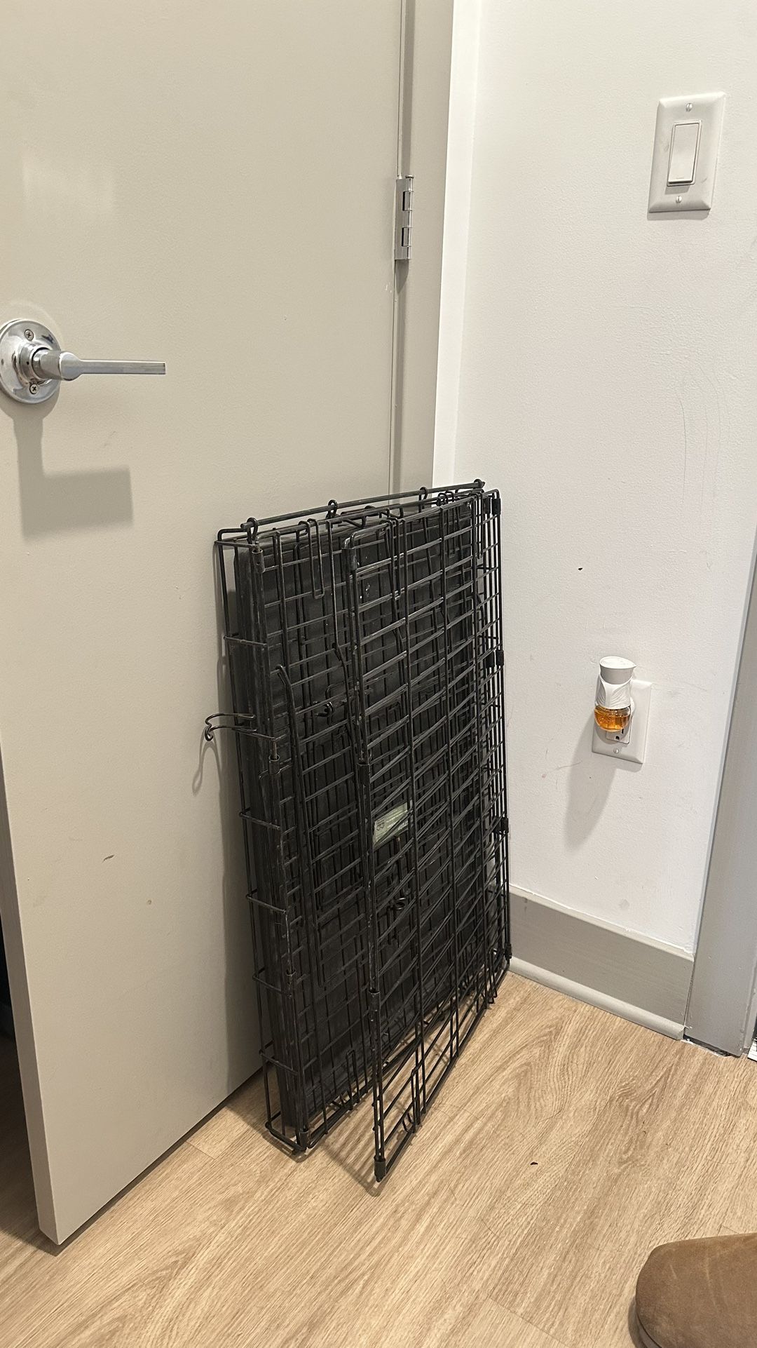 DOG CRATE! 30inch