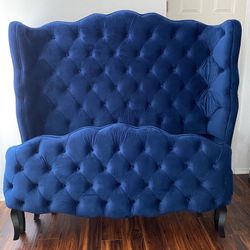 Gorgeous Brand New Queen Wingback Platform Bed in Tuffed Navy Blue -Victorian Style 💙✨  