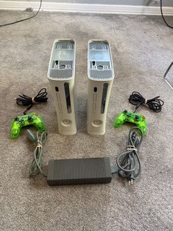 Lot of 2 xbox 360 fat “jasper” for parts / repair