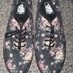 Woman’s 9 Like New Flower Lace Vans  READ BELOW