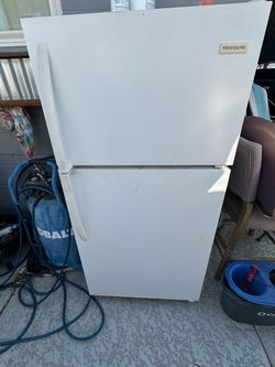 15 cubic foot Frigidaire Refrigerator/Freezer