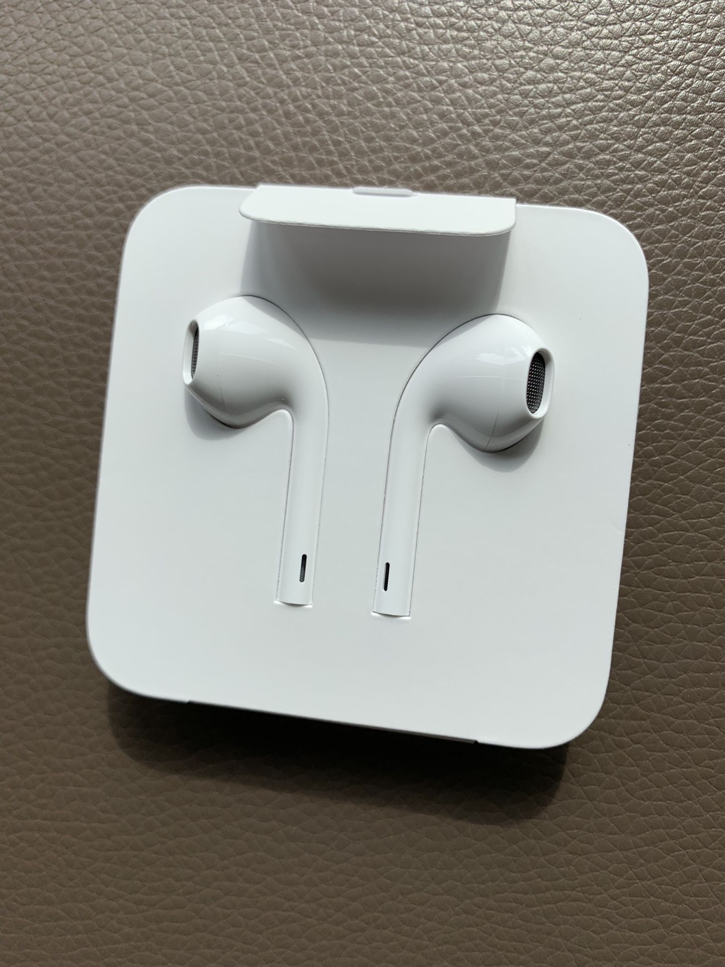 Apple earbuds brand new with lighting adapter