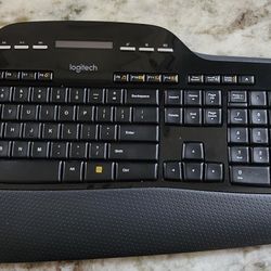 Bluetooth Keyboard And Mouse  Logitech $80 New Selling For $30.  Wireless