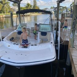 2015 Hurricane sun Deck 187 Seats 10. 115 Yamaha four stroke 235 hrs. on engine,like new. Always stored on covered lift, clean smooth bottom. Lowrance