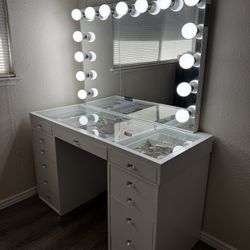 Impressions Hollywood Makeup Vanity with LED Mirror