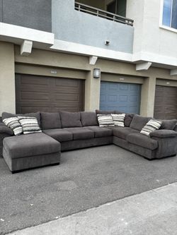 Mor Furniture U-Shaped Sectional