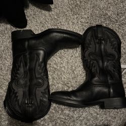 Size 10 Ariats 