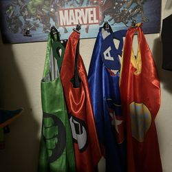 Súper Heros Capes And Holder 