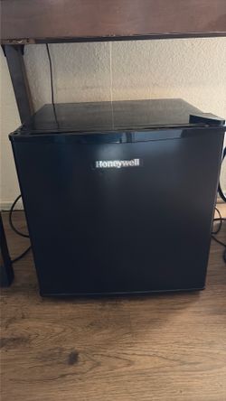 Honeywell 1.6 cu ft Black Mini Fridge w/ Freezer, Adjustable Thermostat