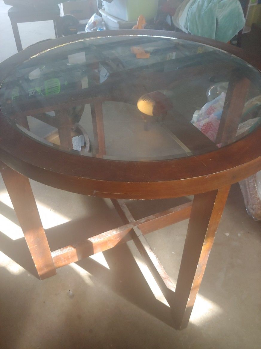 Round High Table With 4 Stools