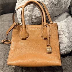 Michael Kors Women’s Leather Bag With Adjustable Strap And Dust Bag