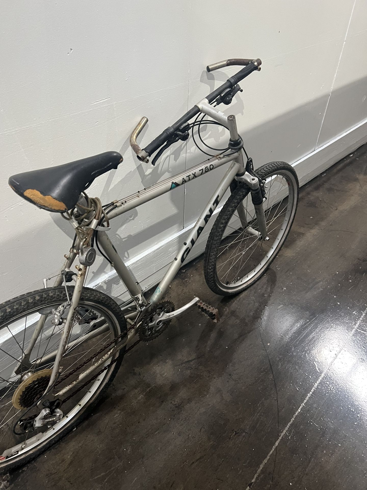 GIANT ATX 760 Mountain Bike