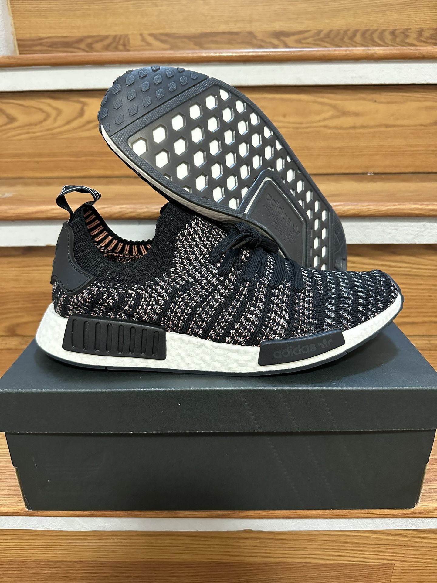 Adidas NMD R1 STLT PK Adidas NMD R1 STLT PK