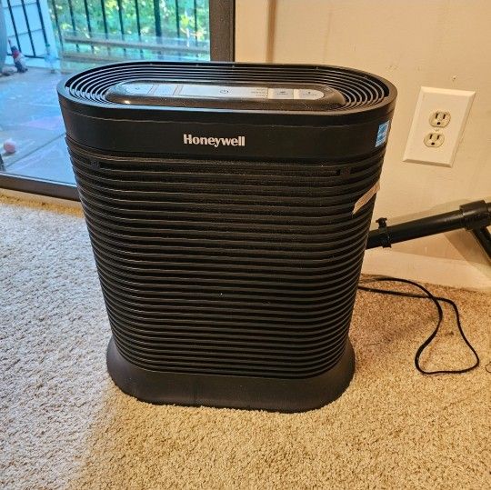 Honeywell HPA200 HEPA Air Purifier for Large Rooms - Microscopic Airborne Allergen+ Reducer