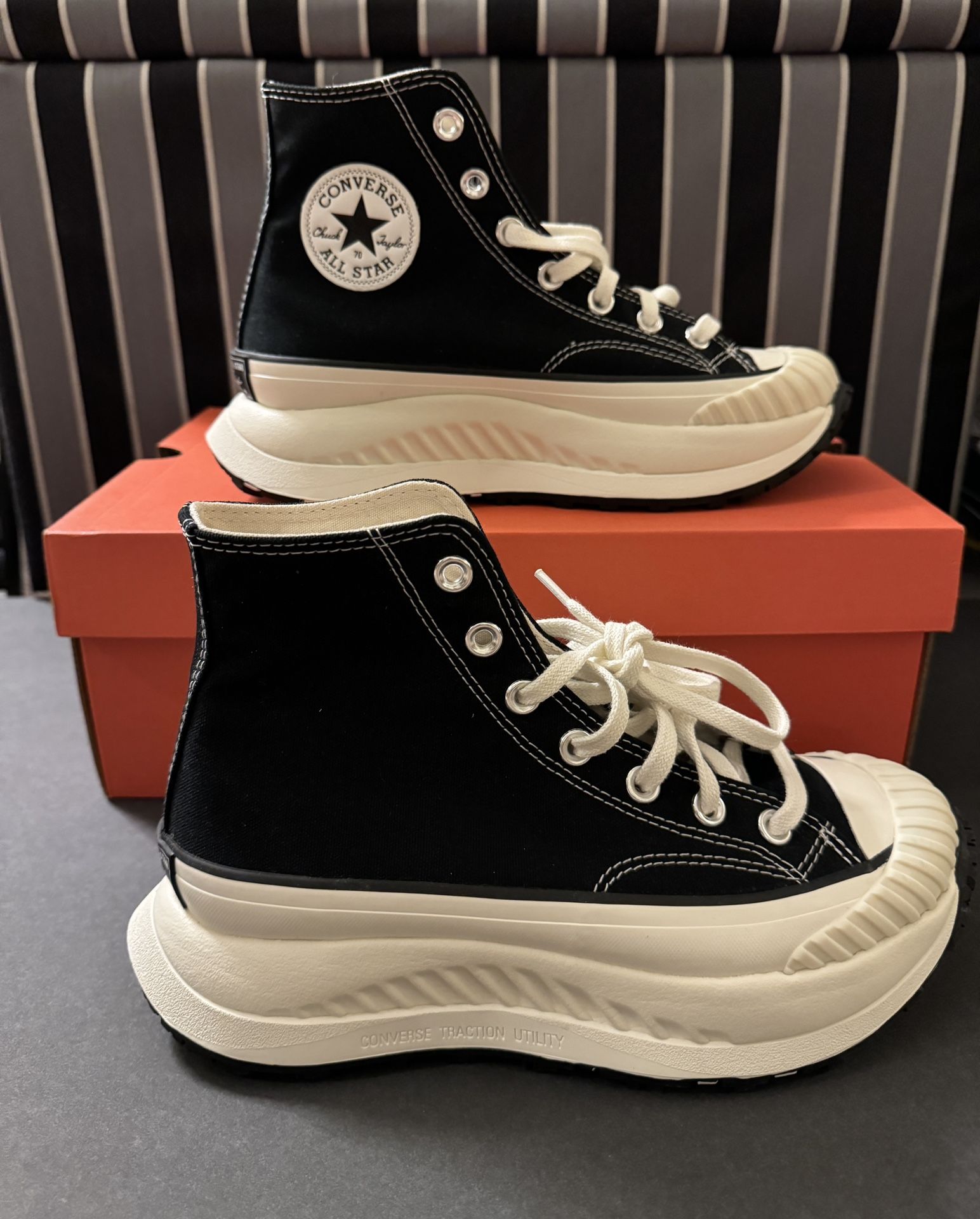Converse Chuck Taylor Hi Size 5.5M/7W