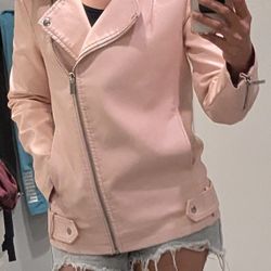 Forever 21 Faux Leather Biker Jacket (Peach) Small. Stylish Asymmetric Zip Front Closure. Long Sleeves w Zip Cuffs. 28" Length. Shoulder 8".

