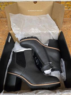 Madalynn Gore Block Heel Bootie Size 7