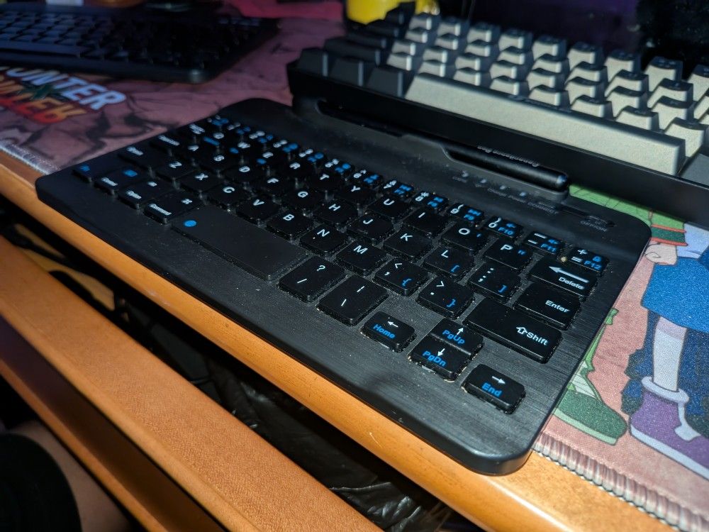 Mini Bluetooth keyboard for Android, IOS & Windows Phones, computers & Tablets