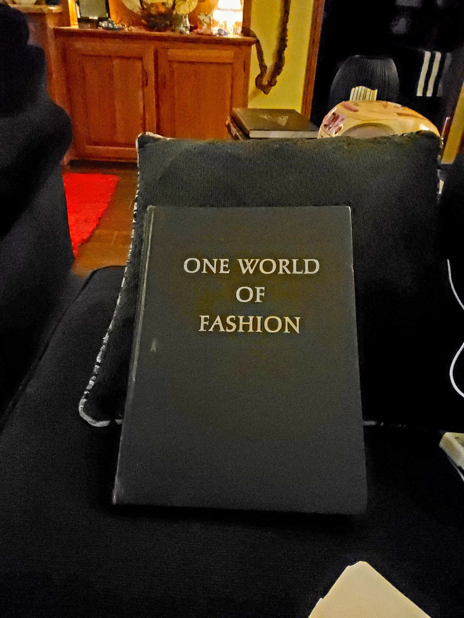 One World of Fashion - M D C Crawford - Fairchild Publications - H/B 1967 (PW)