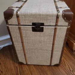 Vintage Style Accent Storage Trunk/End Table