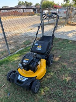DEWALT
21 in. 163cc Briggs and Stratton 725Exi Engine Rear Wheel Drive 3-in-1 Gas Self Propelled Walk Behind Lawn Mower