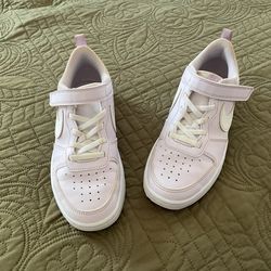 Converse and Nike shoes size 2Y in really good condition $25 for both firm pick up only