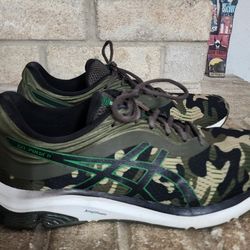 Asics Gel Running Shoes Size 12 Men's 