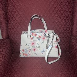Bolsa Guess Los Angeles Blanco Con Flores S M Casi Nueva Good for Sale in Mesa AZ OfferUp