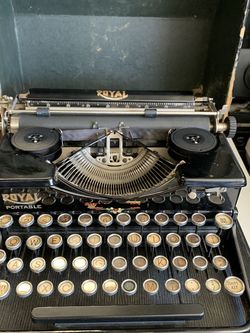 1930s Antique Royal Portable Typewriter